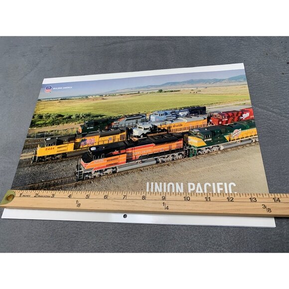 Union Pacific 2008 Official Train Photography Calendar - Picture 9 of 10